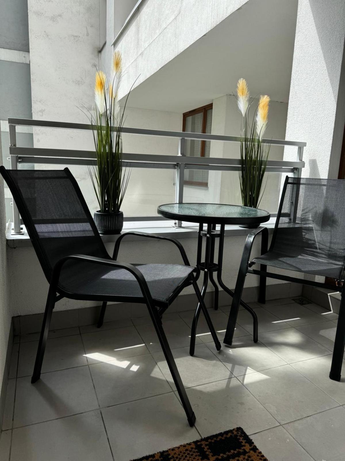 Apartment Metro Slodowiec Free Parking Varsovia Exterior foto