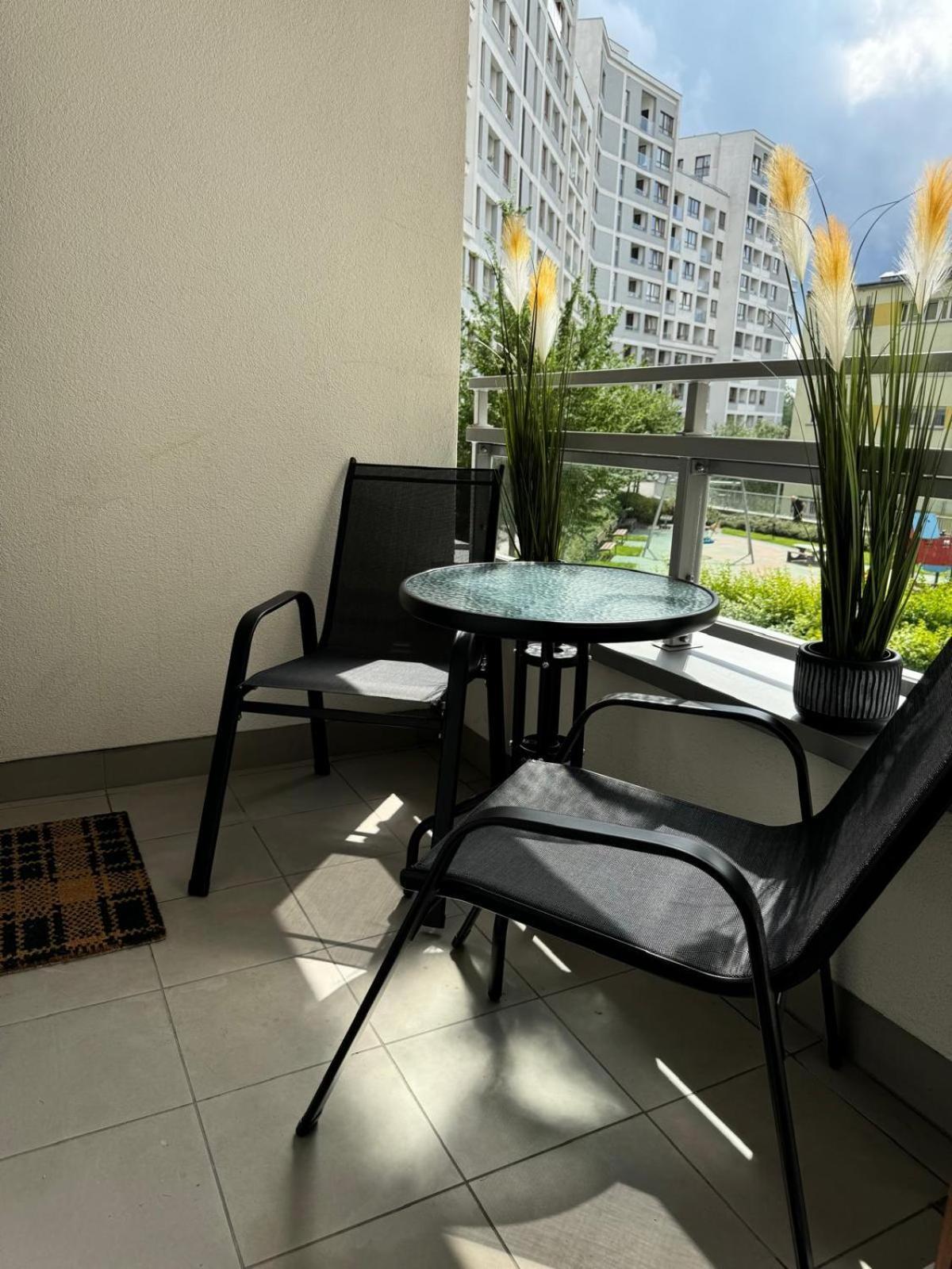 Apartment Metro Slodowiec Free Parking Varsovia Exterior foto